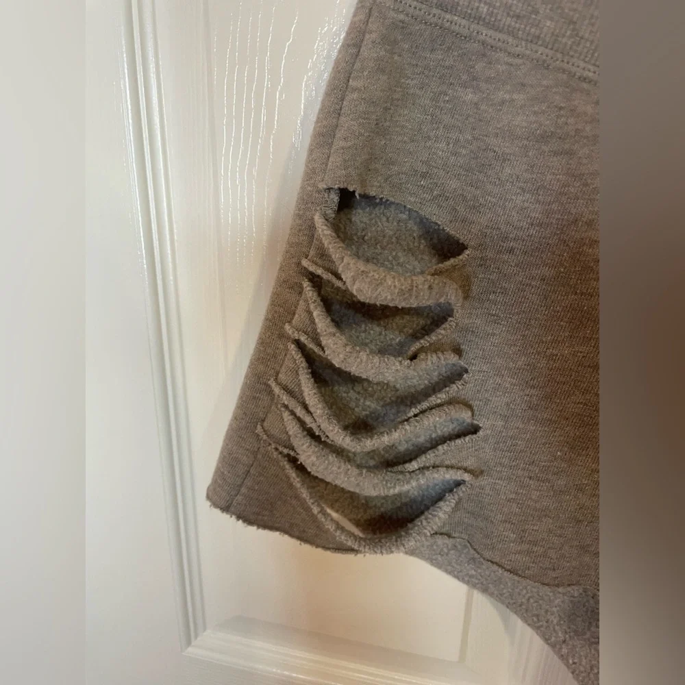 Alo Yoga Gray Distressed Sweat Shorts Athleisure Luxe Size XS